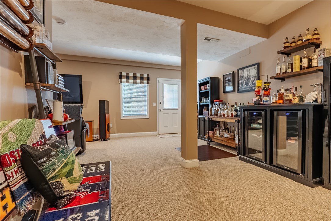 121 Ashbrook Drive Cranston, RI 02921 - Photo 34 of 41