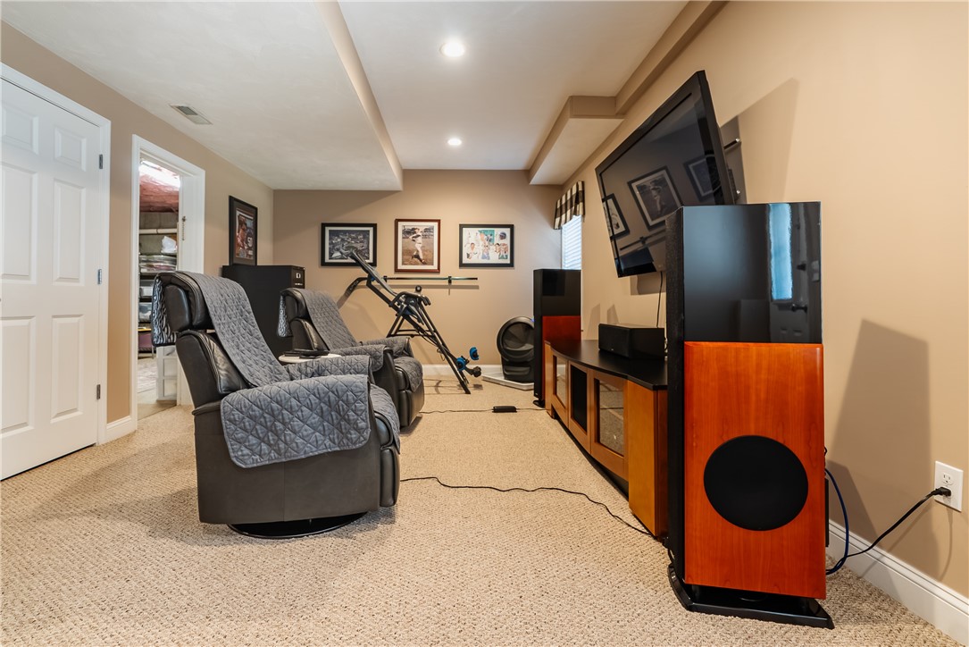 121 Ashbrook Drive Cranston, RI 02921 - Photo 35 of 41