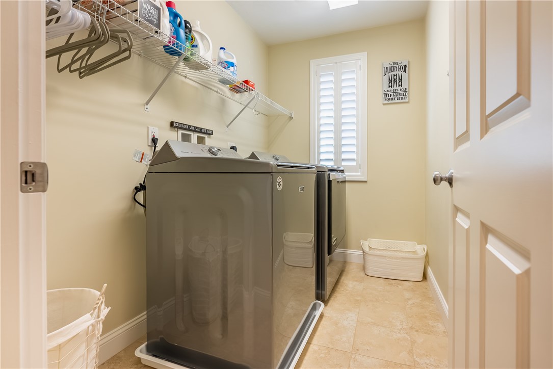 121 Ashbrook Drive Cranston, RI 02921 - Photo 36 of 41