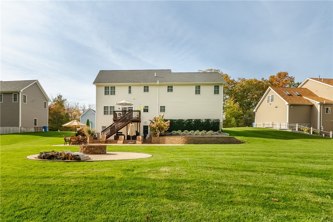 121 Ashbrook Drive Cranston, RI 02921 - Photo 5 of 41