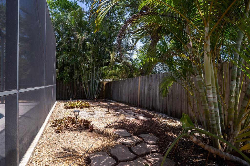 5135 101st Street North St. Petersburg, FL 33708 - Photo 36 of 46 a view of small yard