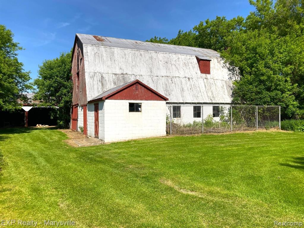 8861 Bricker Road Avoca, MI 48006 - Photo 5 of 16