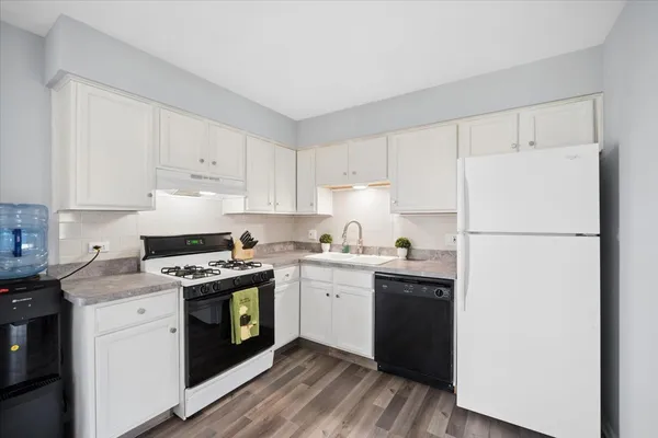 $220,000 | 108 South 14th Street, Unit 108, St. Charles, IL 60174