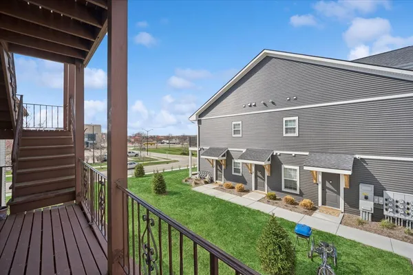 $215,000 | 108 South 14th Street, Unit 108, St. Charles, IL 60174