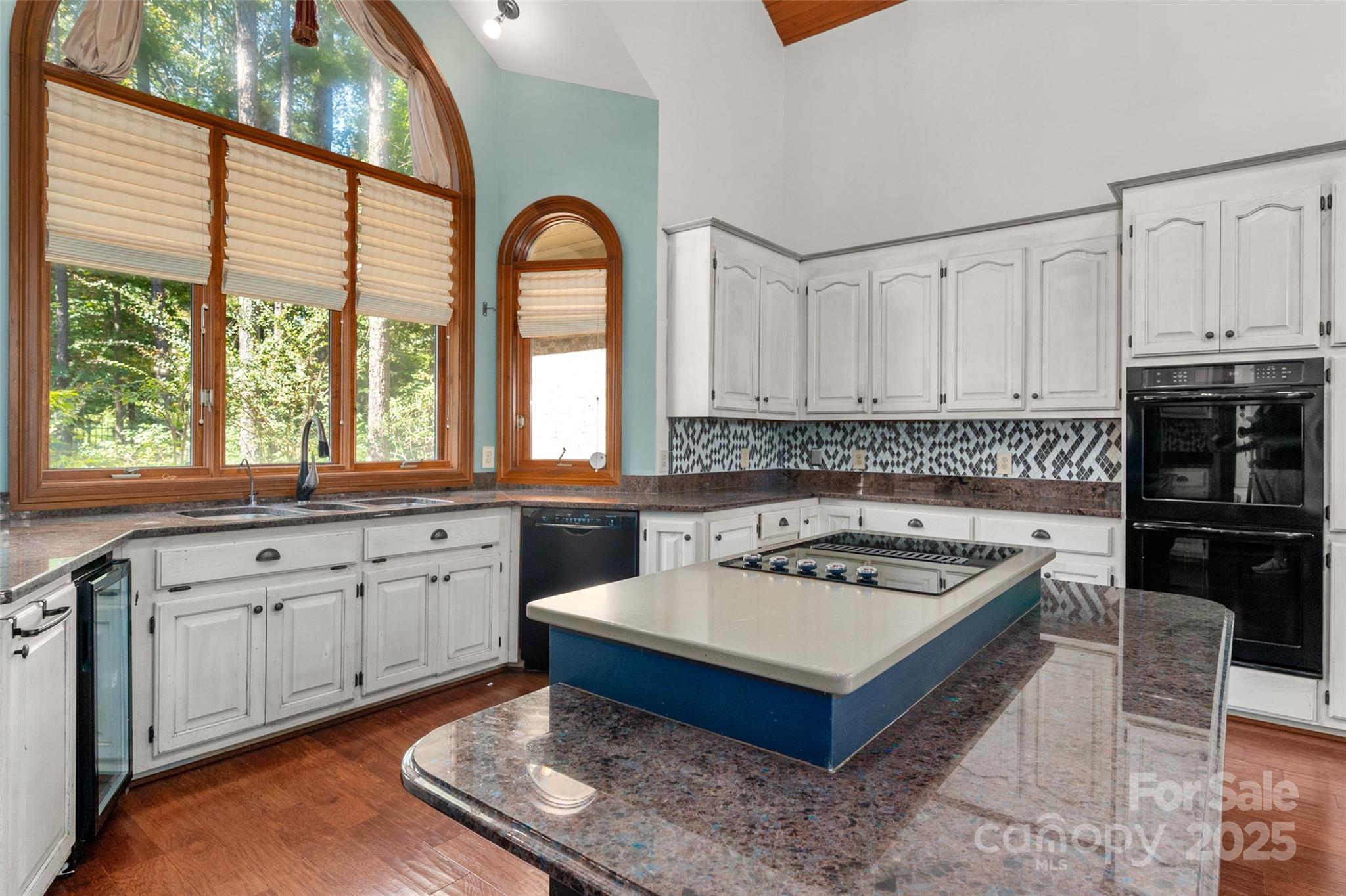 909 Baron Road Waxhaw, NC 28173 - Photo 13 of 46 a kitchen with a stove a sink and a refrigerator
