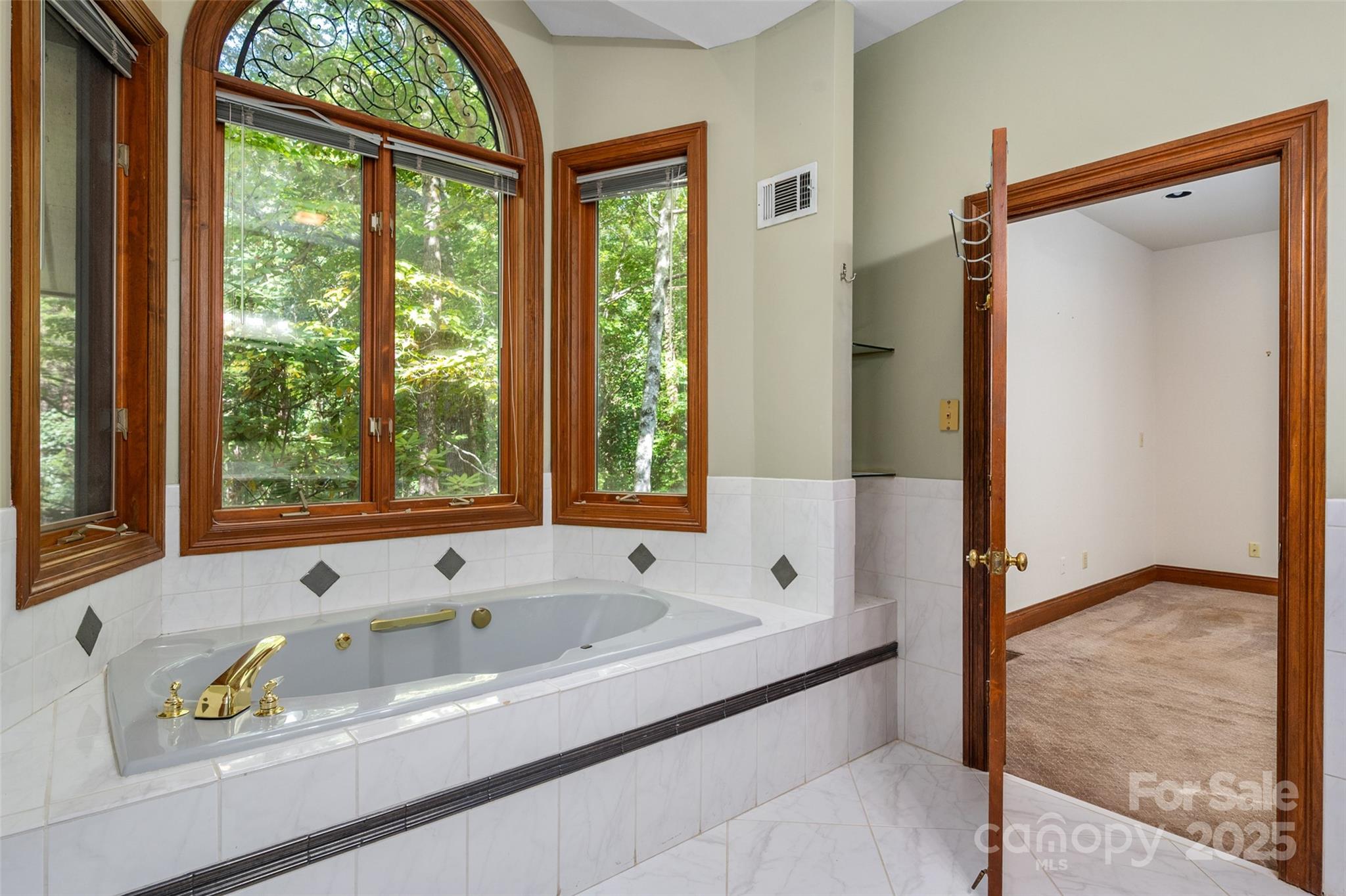 909 Baron Road Waxhaw, NC 28173 - Photo 21 of 46 a bathroom with a tub and a sink