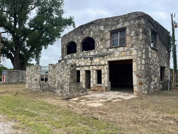 $59,900 | 27217 Highway 6, Hico, TX 76457