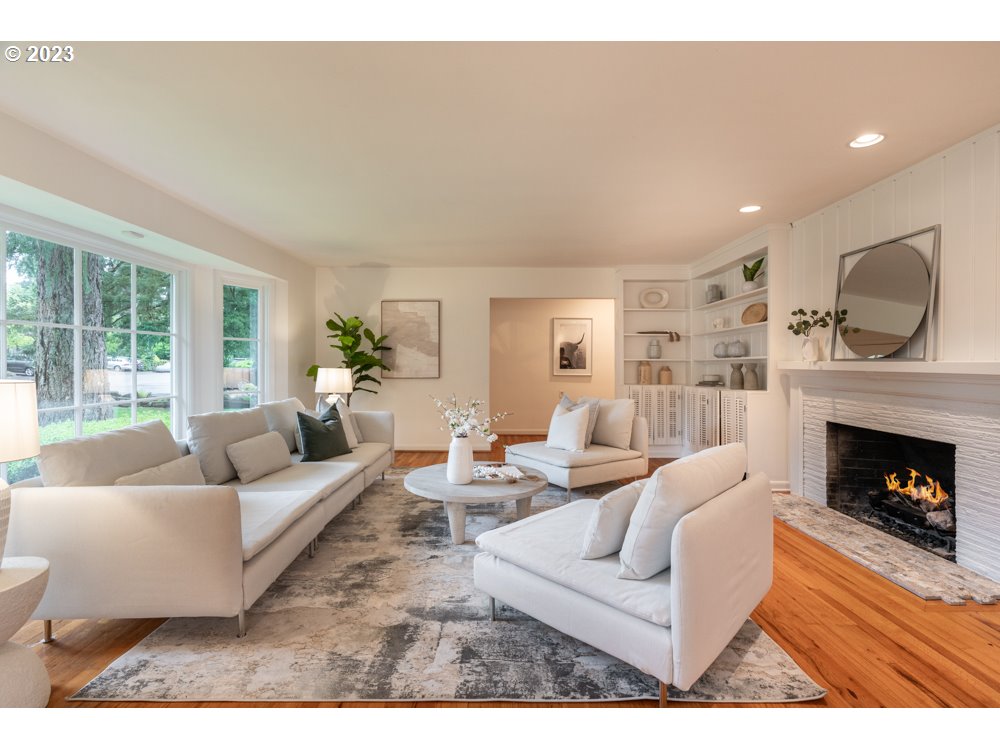 17258 Kelok Road Lake Oswego, OR 97034 - Photo 7 of 47 Living Room