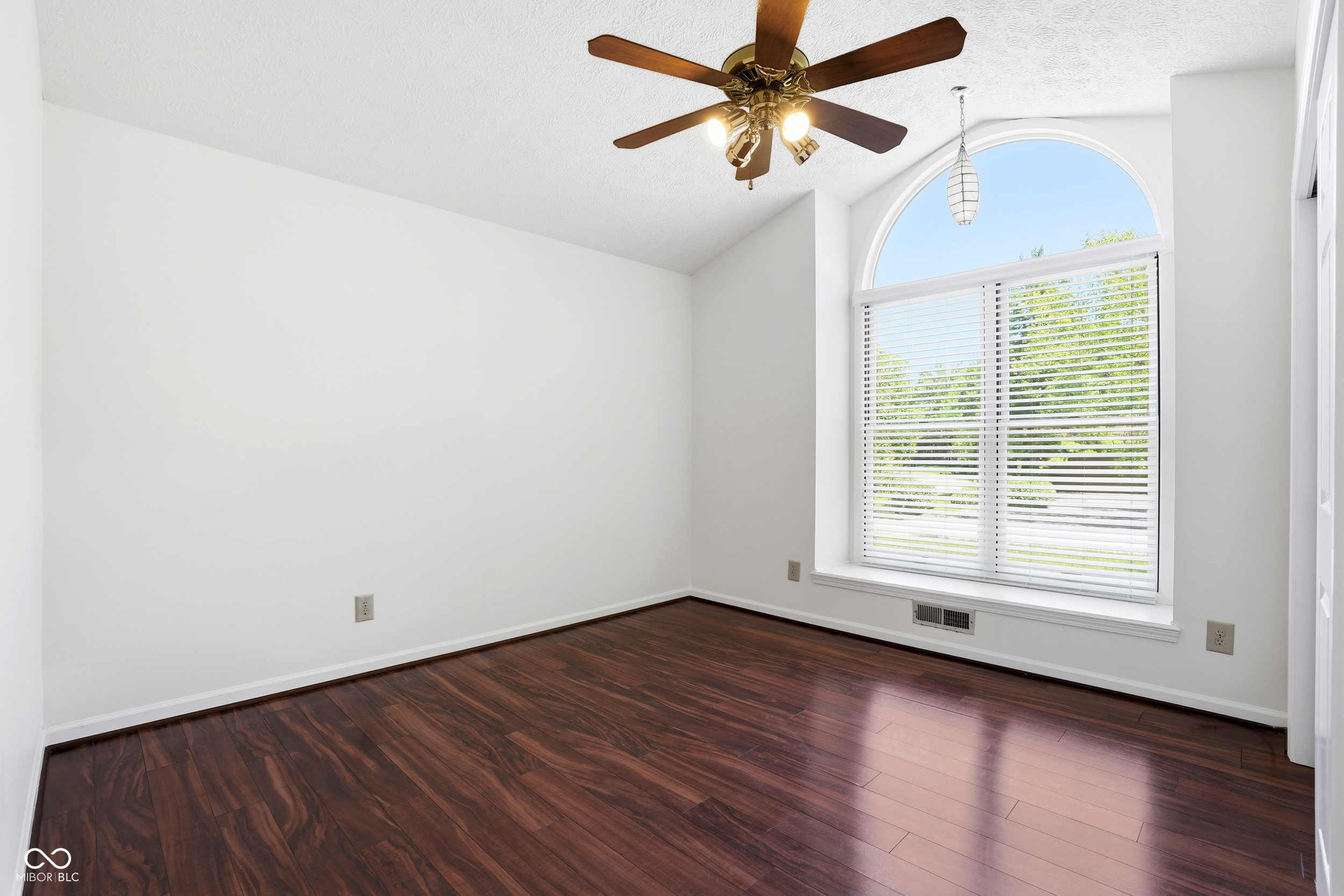 5201 Greenwillow Road Indianapolis, IN 46226 - Photo 19 of 31