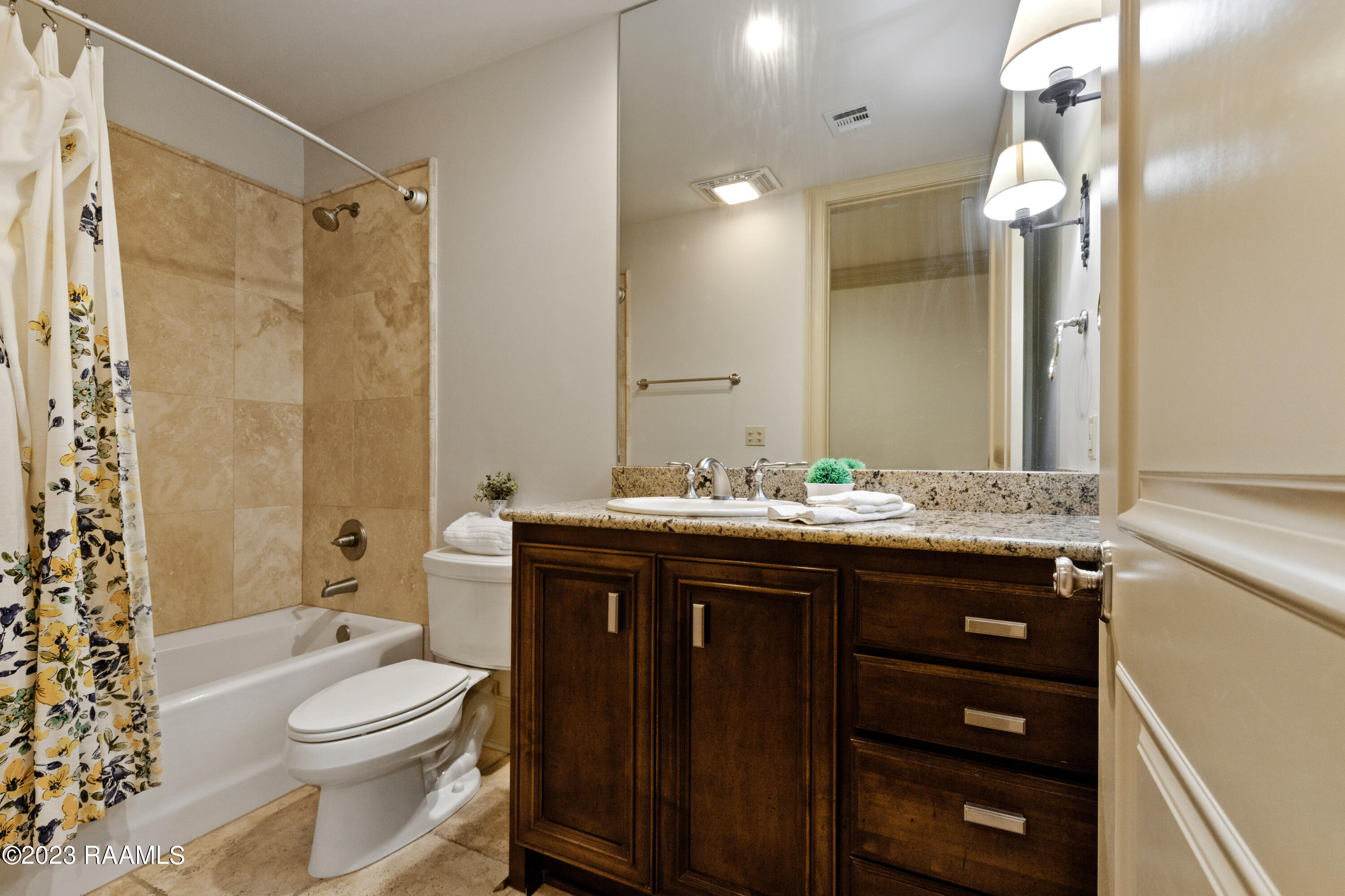 605 Silverstone Road, Unit 204B Lafayette, LA 70508 - Photo 27 of 38 605Silverstone204B-79