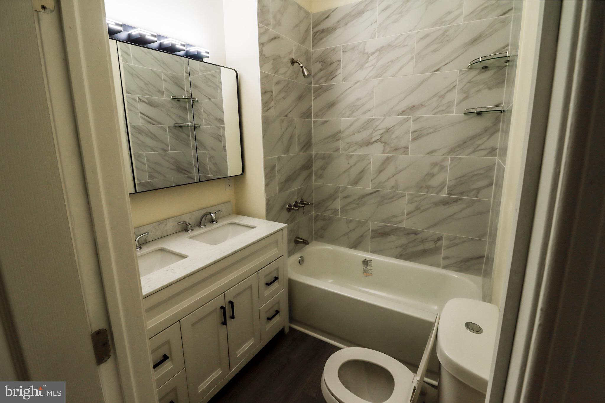 315 Riverside Drive Baltimore, MD 21221 - Photo 12 of 22 a bathroom with a tub sink and mirror
