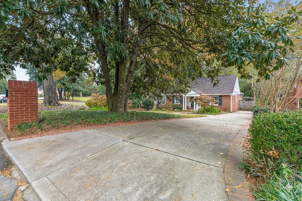 650 Pinetree Drive Decatur, GA 30030 - Photo 2 of 31