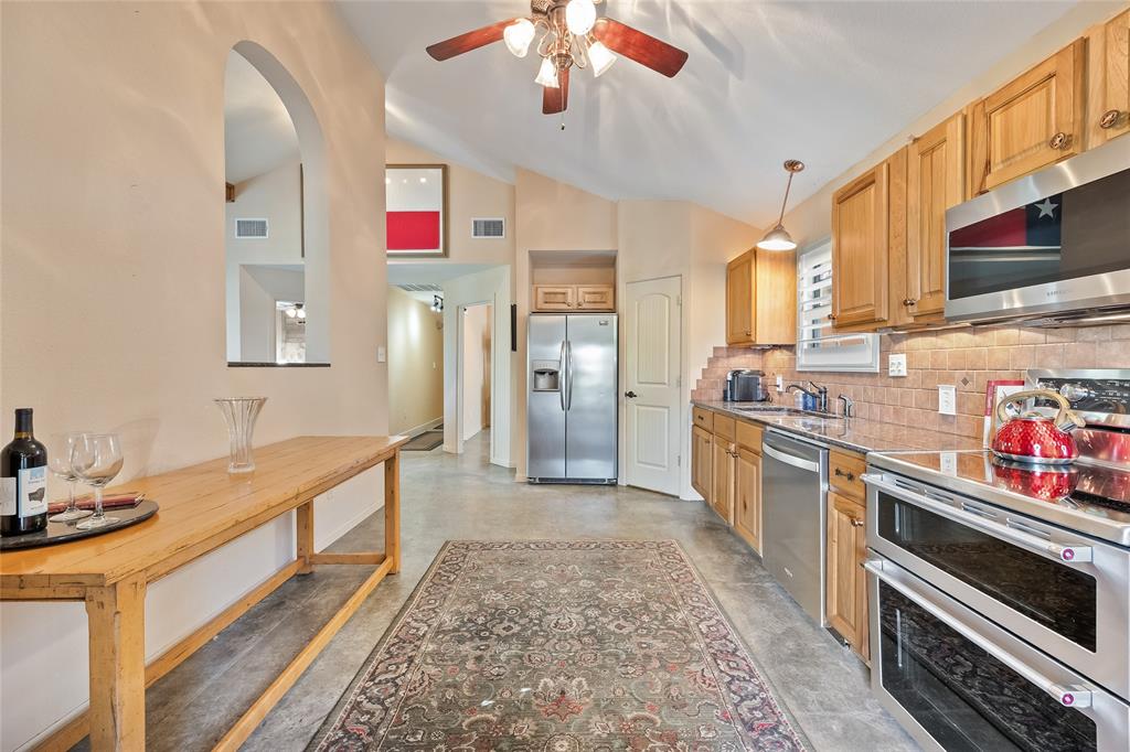 1128 Doe Run Road Tool, TX 75143 - Photo 17 of 33