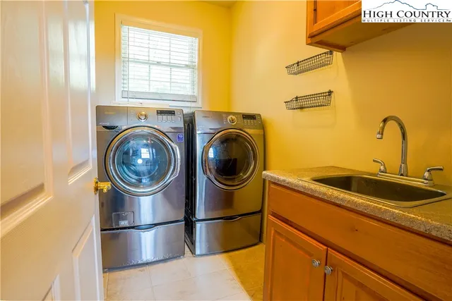 $999,000 | 123 Laura Avenue, West Jefferson, NC 28694