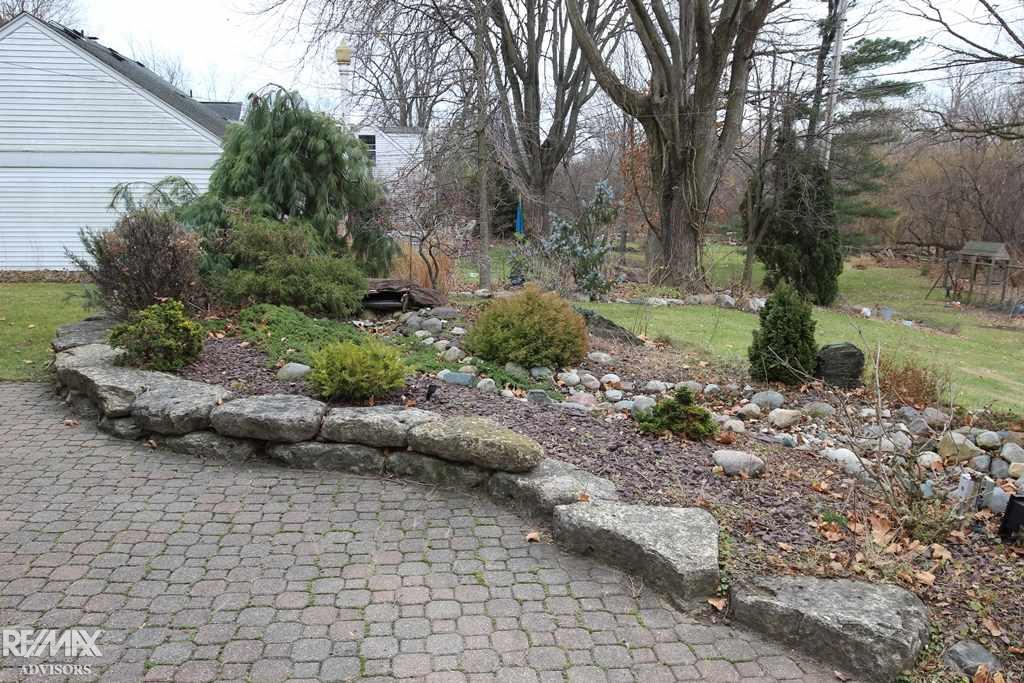 152 Riverside Drive Mount Clemens, MI 48043 - Photo 3 of 28 50030648-2.JPG