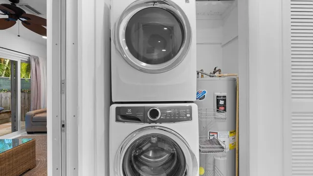a view of entryway with washer and dryer