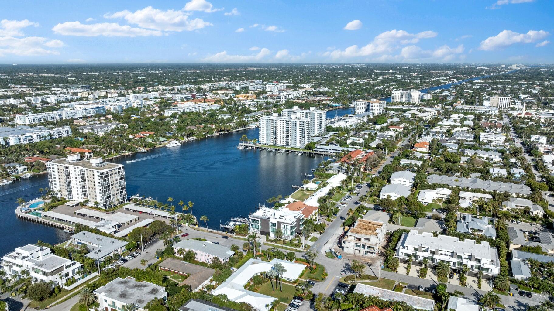410 Venetian Drive Delray Beach, FL 33483 - Photo 26 of 28 a view of a city