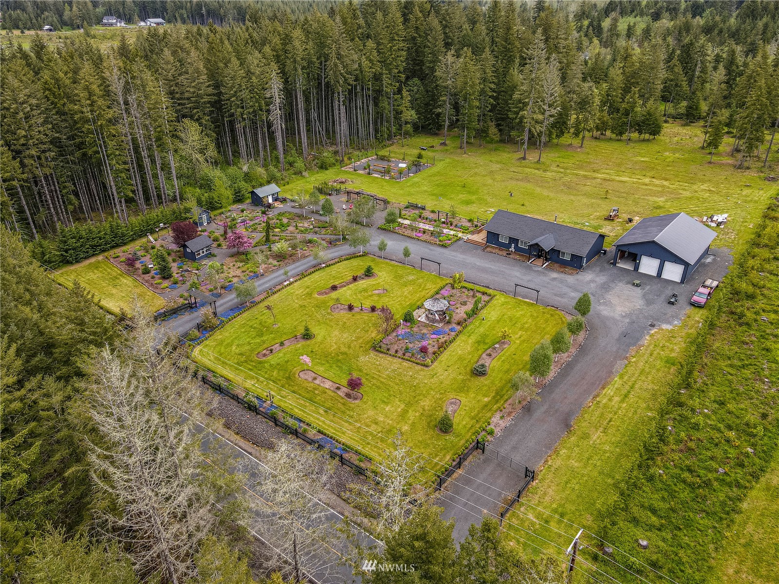 810 Logan Hill Road Chehalis, WA 98532 - Photo 35 of 39 an aerial view of a pool