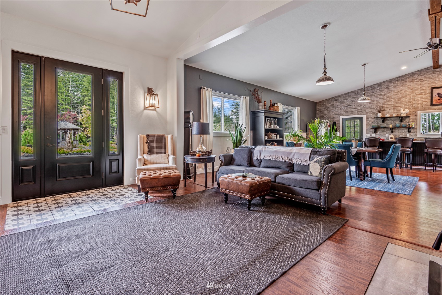 810 Logan Hill Road Chehalis, WA 98532 - Photo 4 of 39 a living room with furniture and a large window