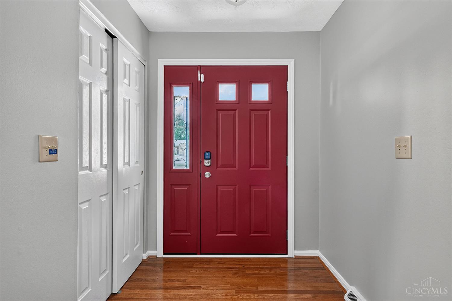 2086 Resor Road Fairfield, OH 45014 - Photo 13 of 42 Bright entry foyer introduces the home's hardwood flooring and neutral interior palette.