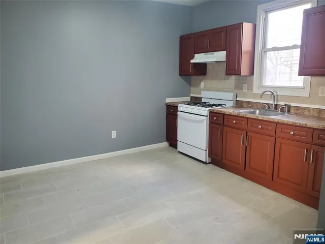 $2,800 | 64 Schuyler Avenue, Unit 2, Newark, NJ 07112