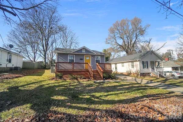 a view of a house with a big yard