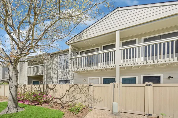 $195,000 | 2379 Briarwest Boulevard, Unit 85, Houston, TX 77077