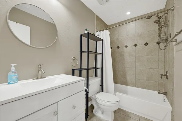 $195,000 | 2379 Briarwest Boulevard, Unit 85, Houston, TX 77077