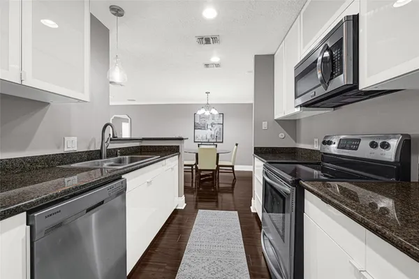 $195,000 | 2379 Briarwest Boulevard, Unit 85, Houston, TX 77077