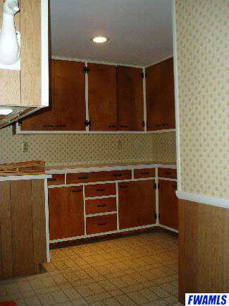 2119 Riverside Drive Huntington, IN 46750 - Photo 6 of 10 Gallery Image 6