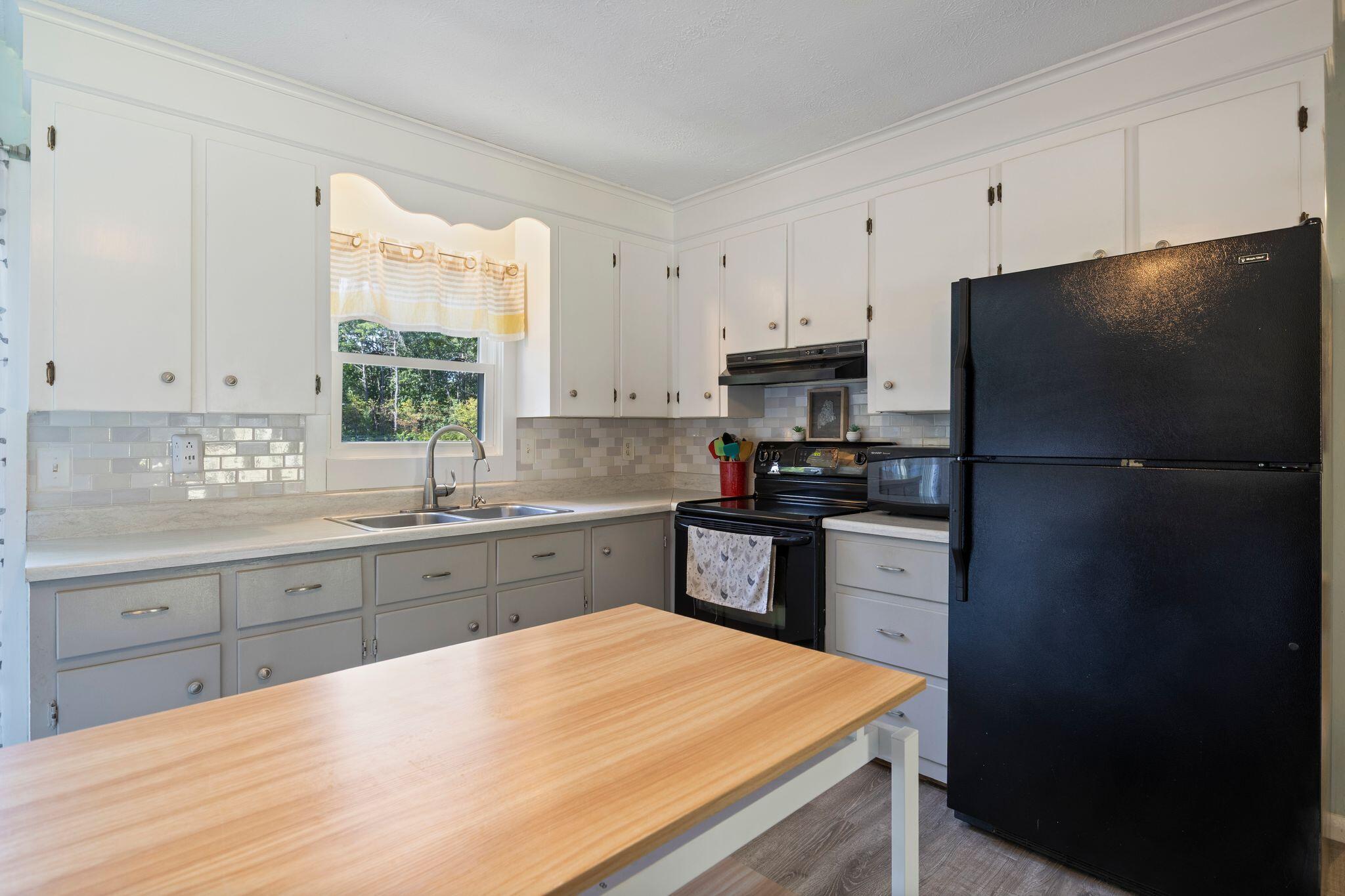 24 Middle Road Kennebunk, ME 04043 - Photo 11 of 50 24_Middle_Rd_05