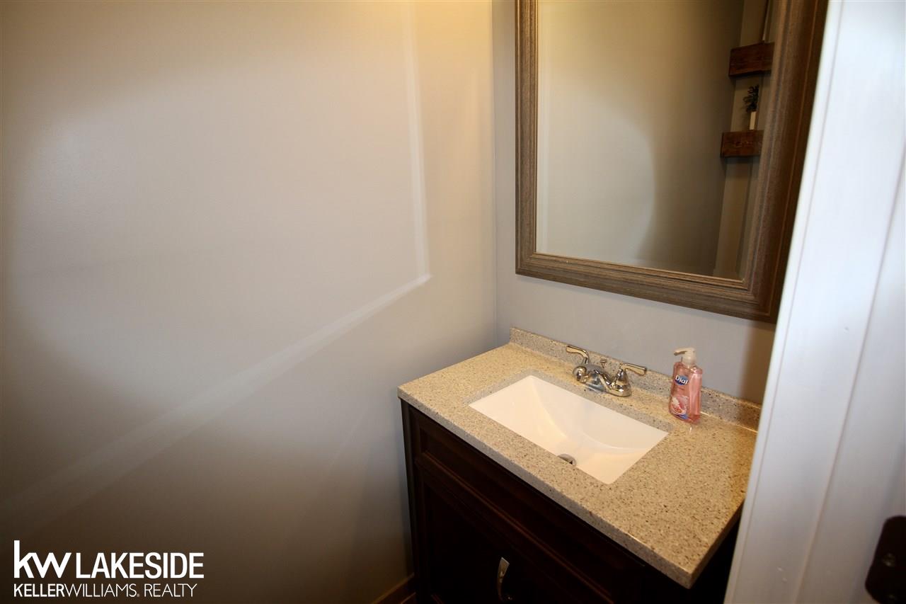 9977 Big Hand Road Columbus, MI 48063 - Photo 20 of 39 31395514-22.JPG