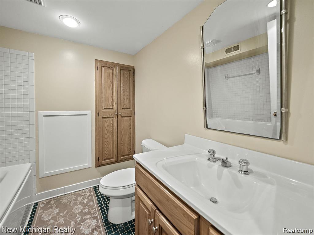 916 Fairview Avenue Rochester, MI 48307 - Photo 15 of 18