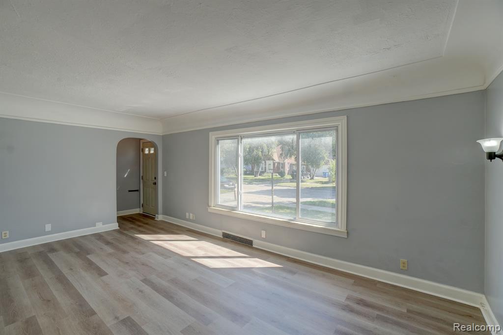 21125 Doepfer Road Warren, MI 48091 - Photo 11 of 29