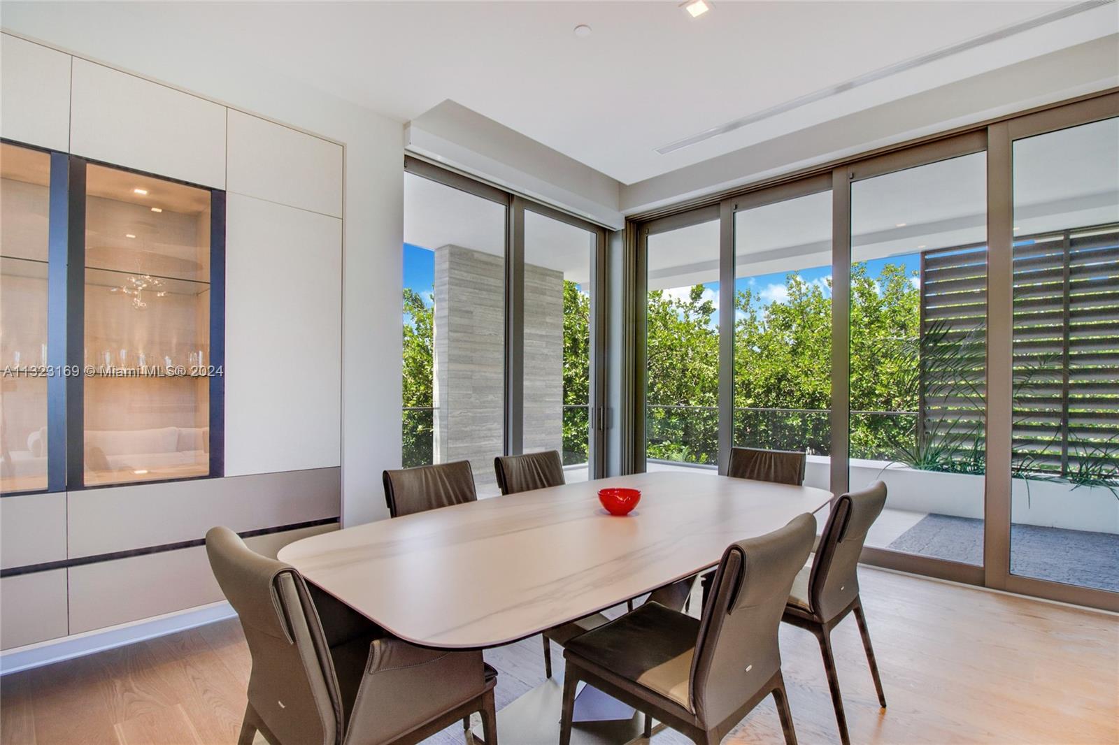 311 Meridian Avenue, Unit 301 Miami Beach, FL 33139 - Photo 11 of 37