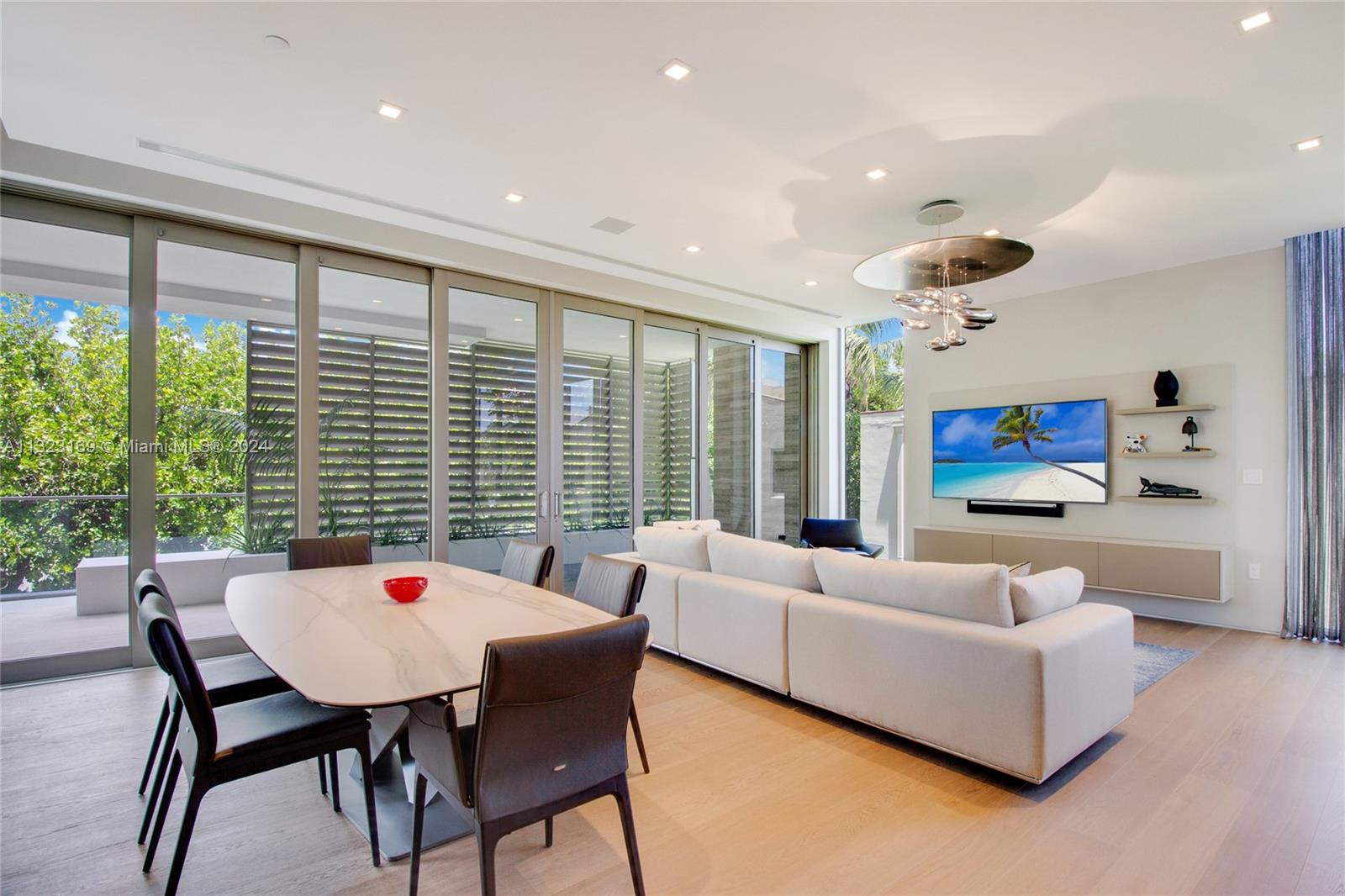 311 Meridian Avenue, Unit 301 Miami Beach, FL 33139 - Photo 4 of 37