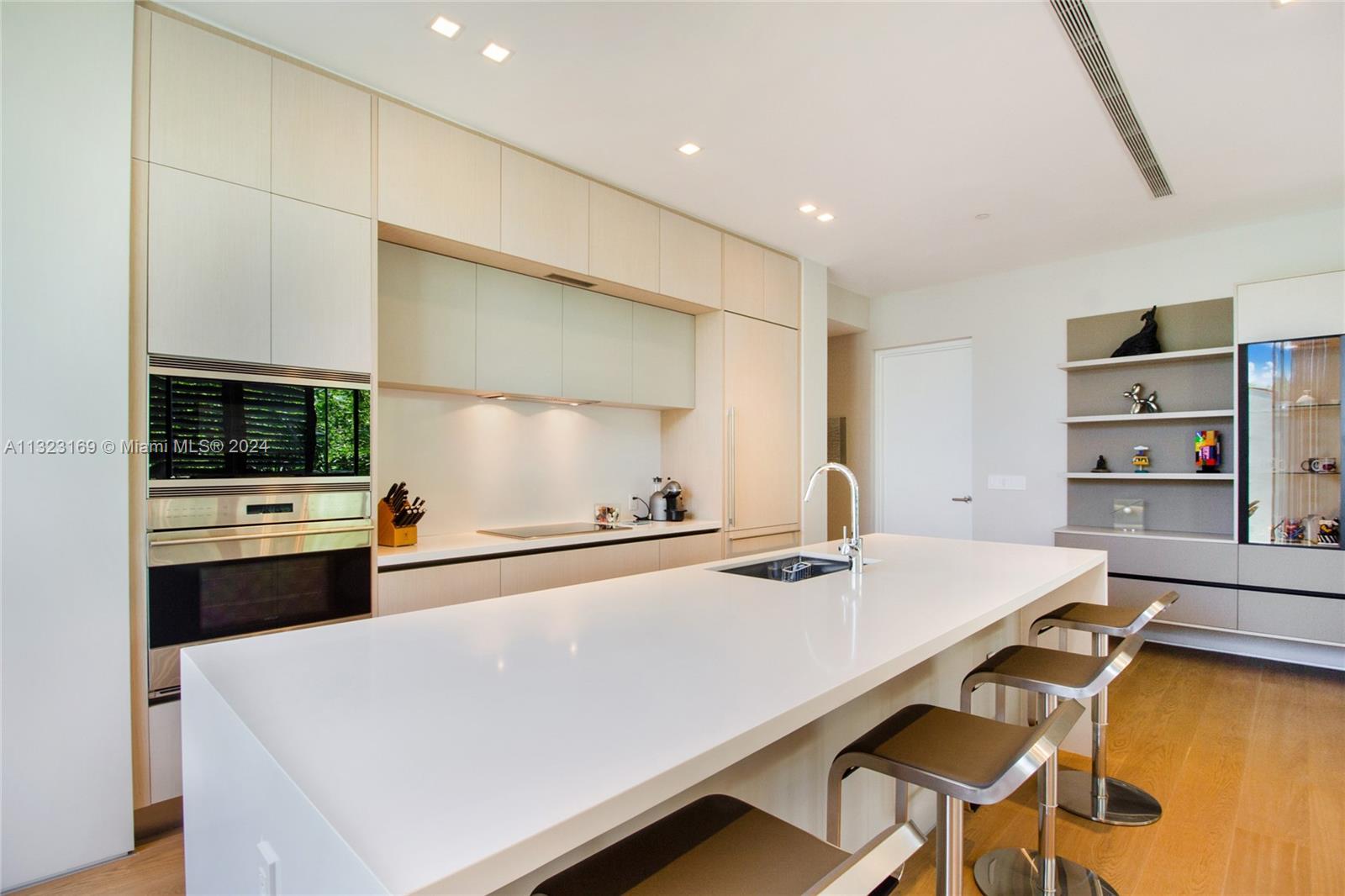 311 Meridian Avenue, Unit 301 Miami Beach, FL 33139 - Photo 8 of 37