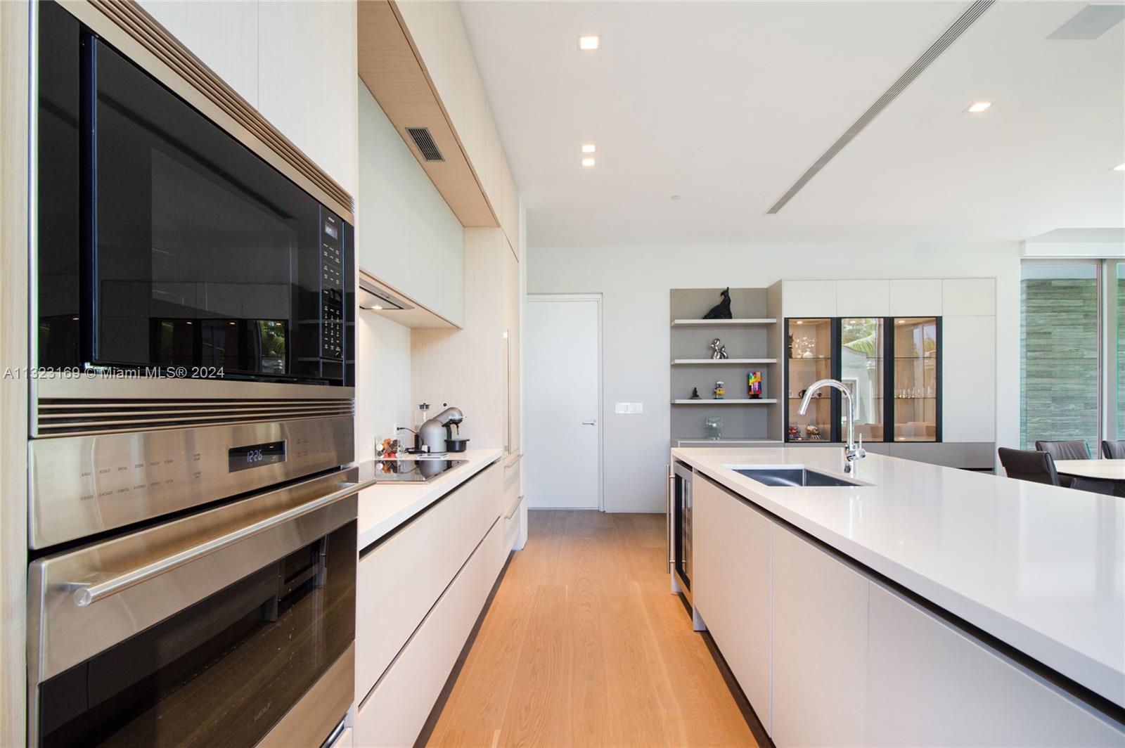 311 Meridian Avenue, Unit 301 Miami Beach, FL 33139 - Photo 9 of 37