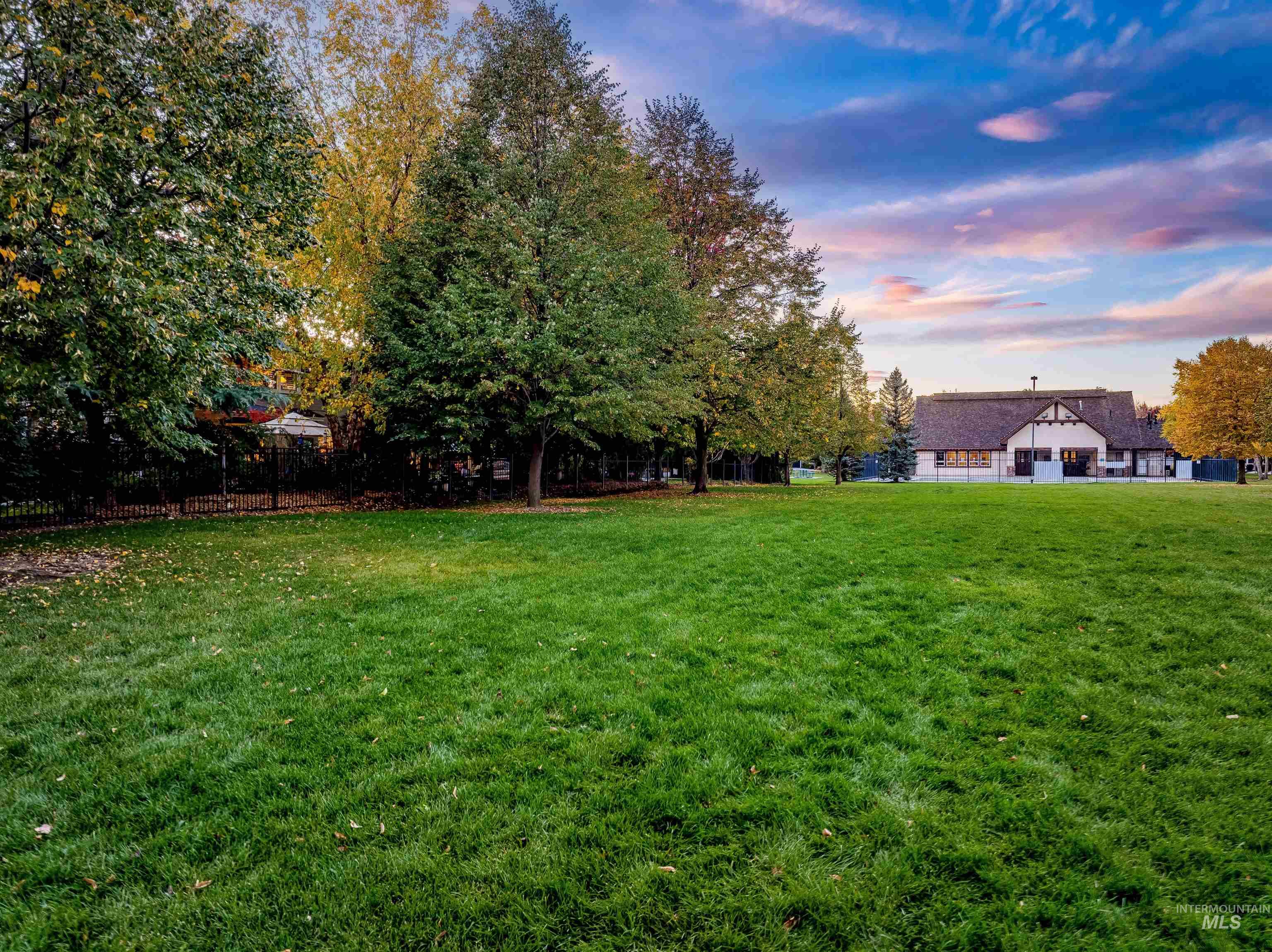 836 West Colbert Street Meridian, ID 83646 - Photo 45 of 45 View of yard at dusk