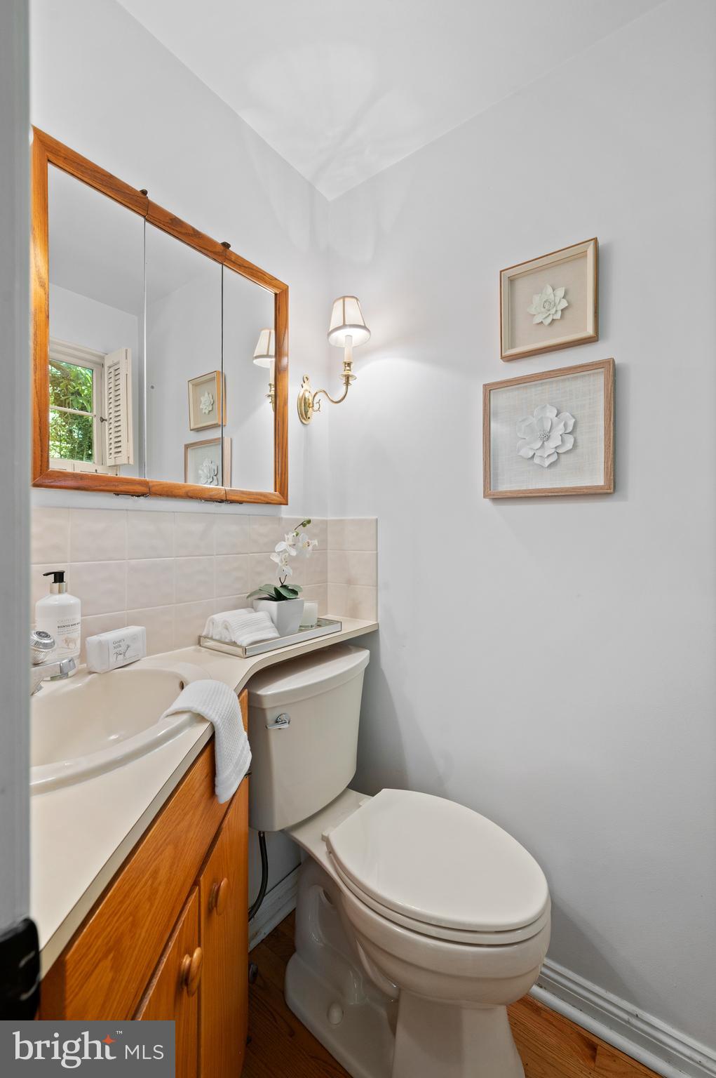 530 Bair Road Berwyn, PA 19312 - Photo 13 of 34 1st Floor Powder Room