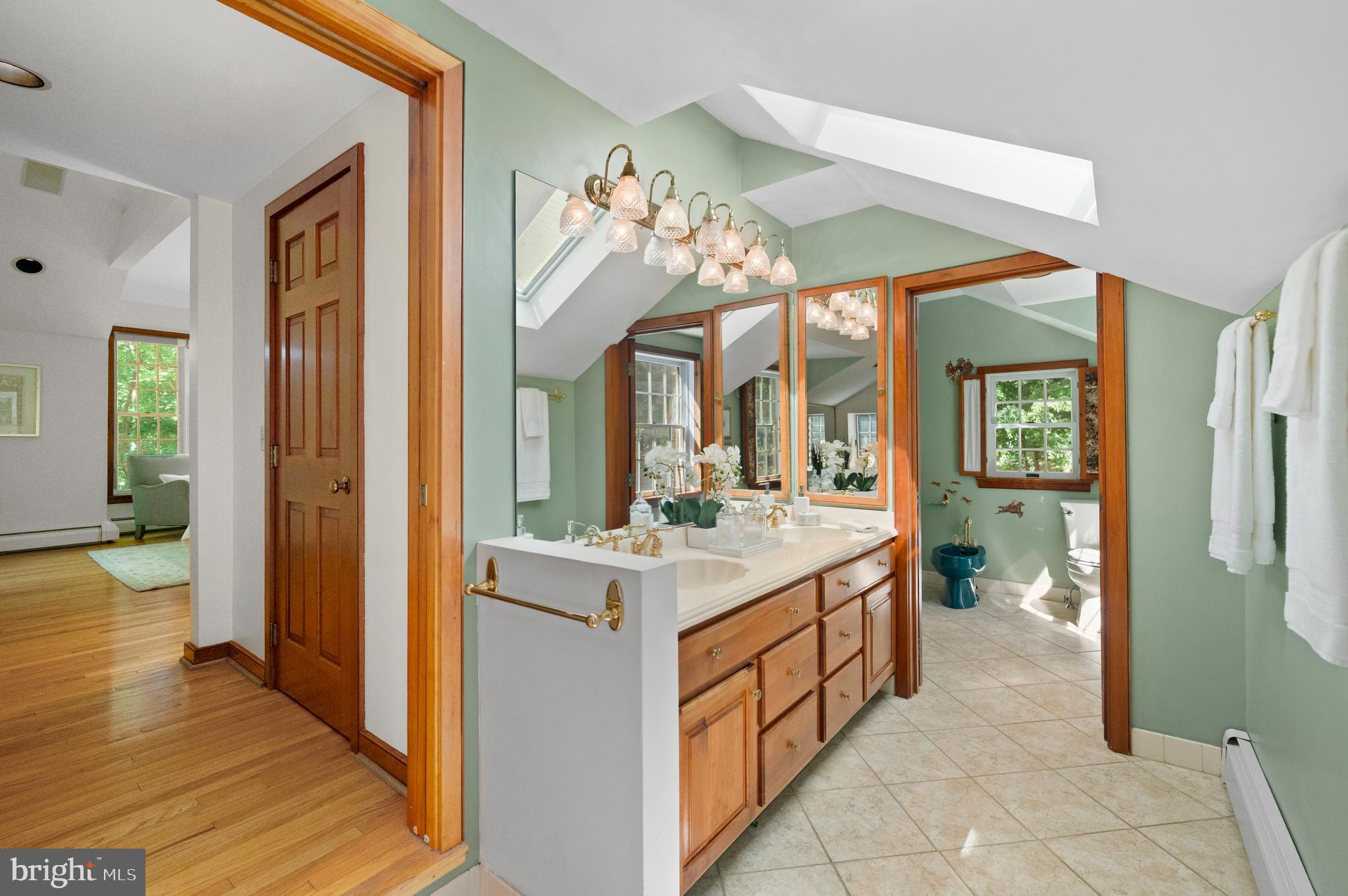 530 Bair Road Berwyn, PA 19312 - Photo 17 of 34 Primary Bathroom incl. a Stall Shower & Large Tub