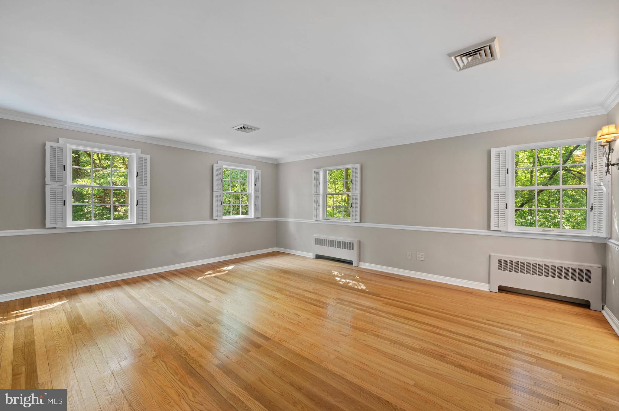 530 Bair Road Berwyn, PA 19312 - Photo 22 of 34 Bedroom with En-Suite Bathroom & Walk-In Closet