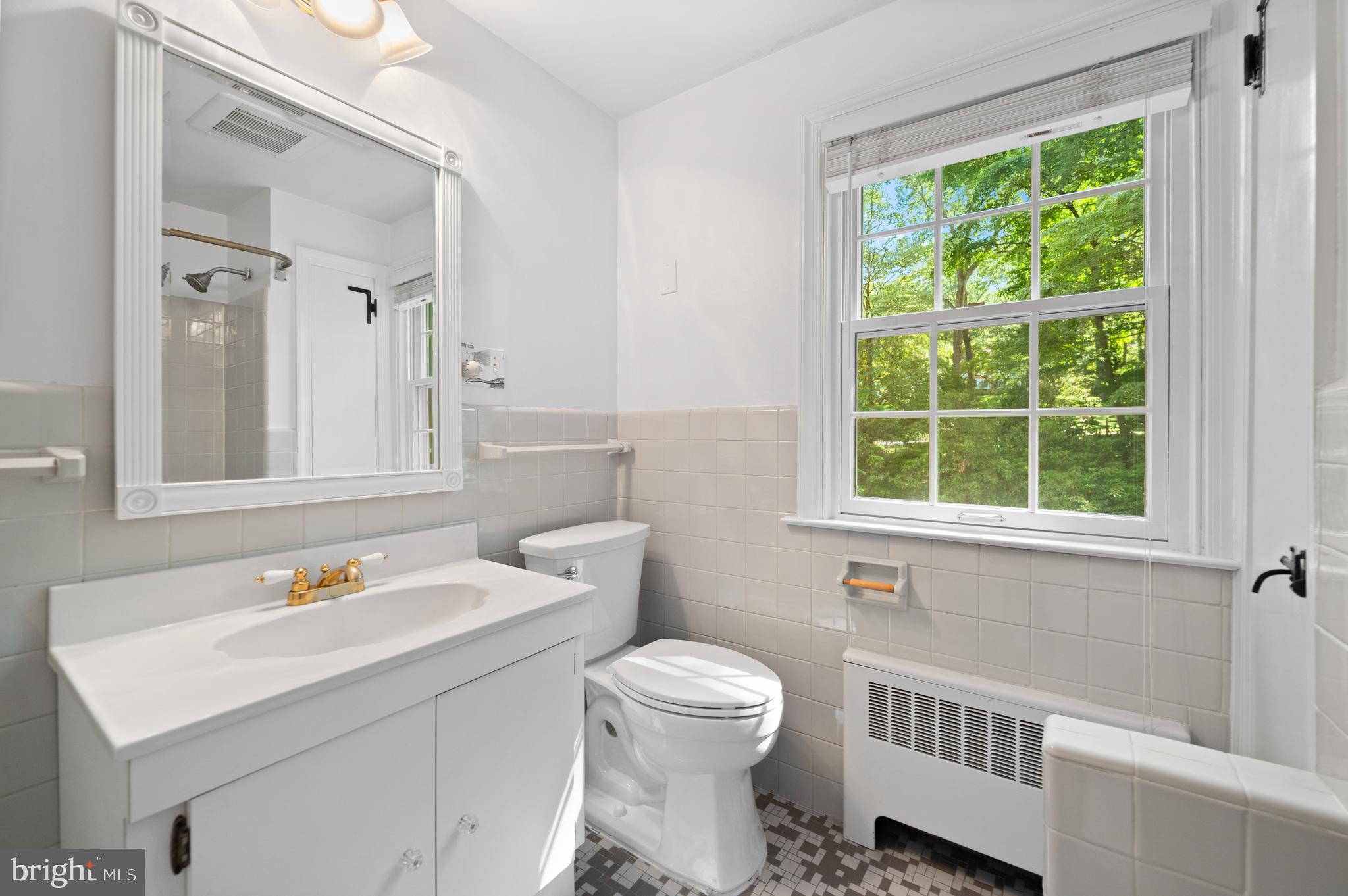 530 Bair Road Berwyn, PA 19312 - Photo 26 of 34 Hall Full Bath (3rd Full Bath)