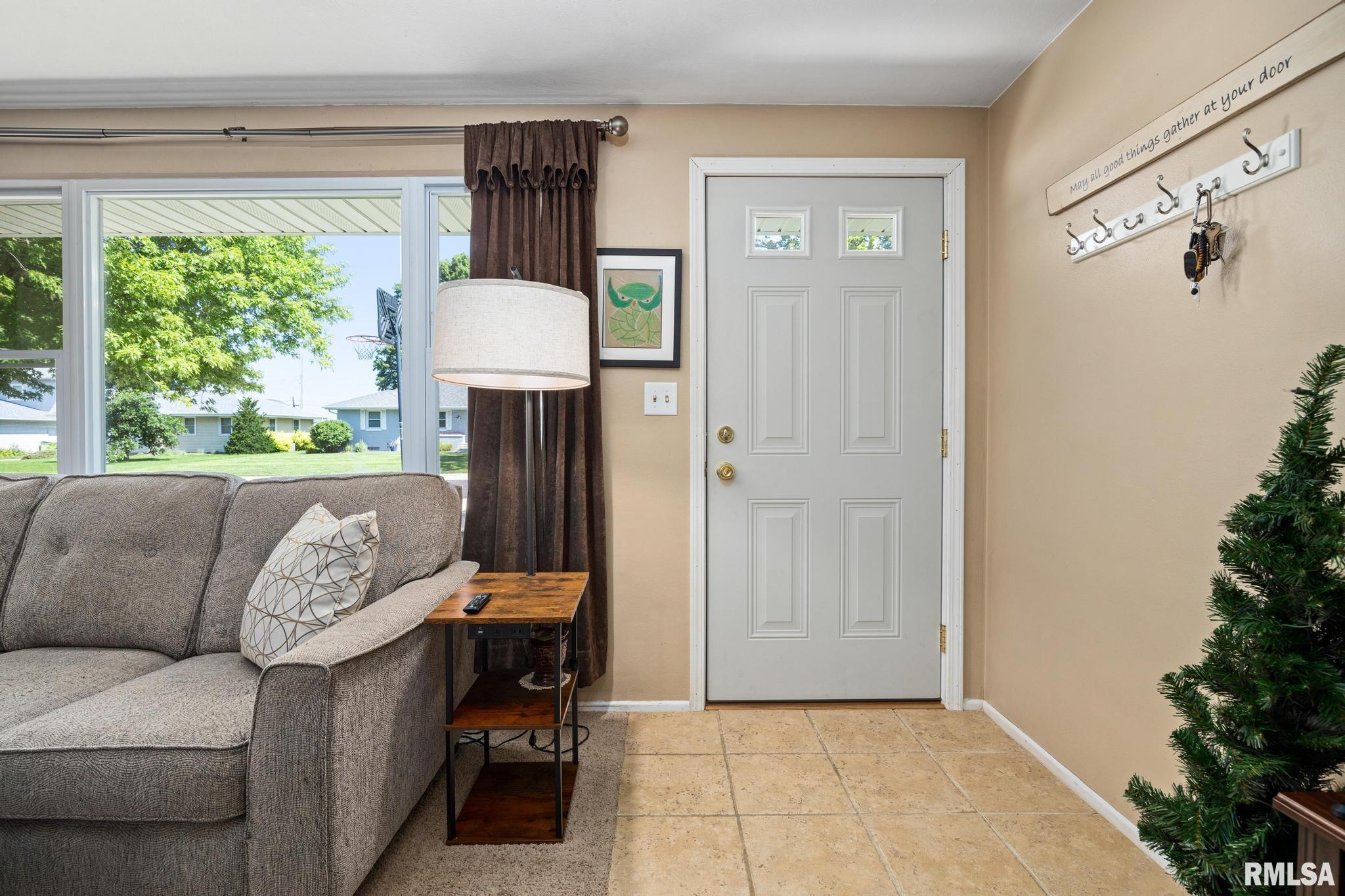 202 Devonshire Road Washington, IL 61571 - Photo 5 of 33