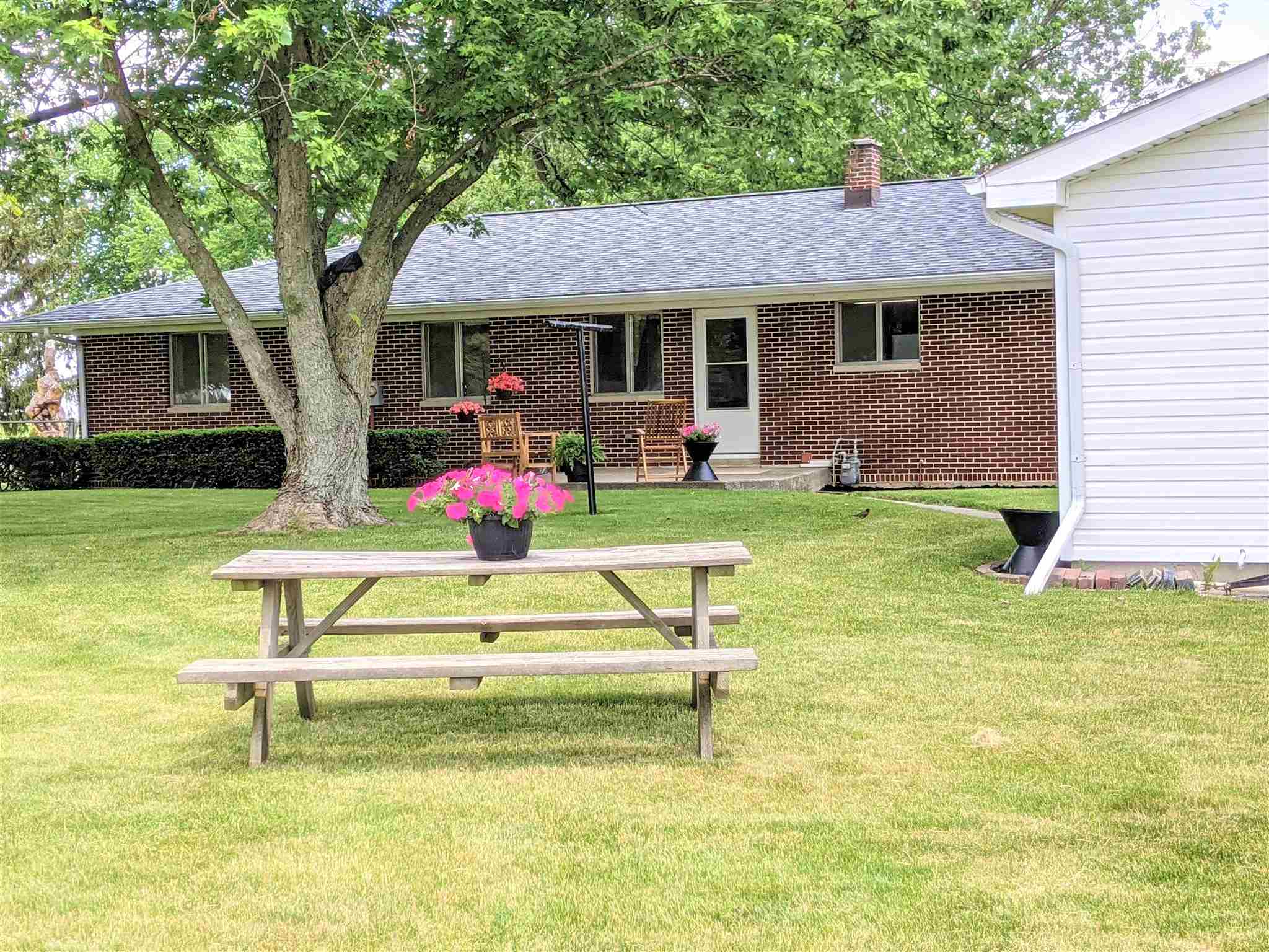 14932 Bluffton Road Yoder, IN 46798 - Photo 5 of 31