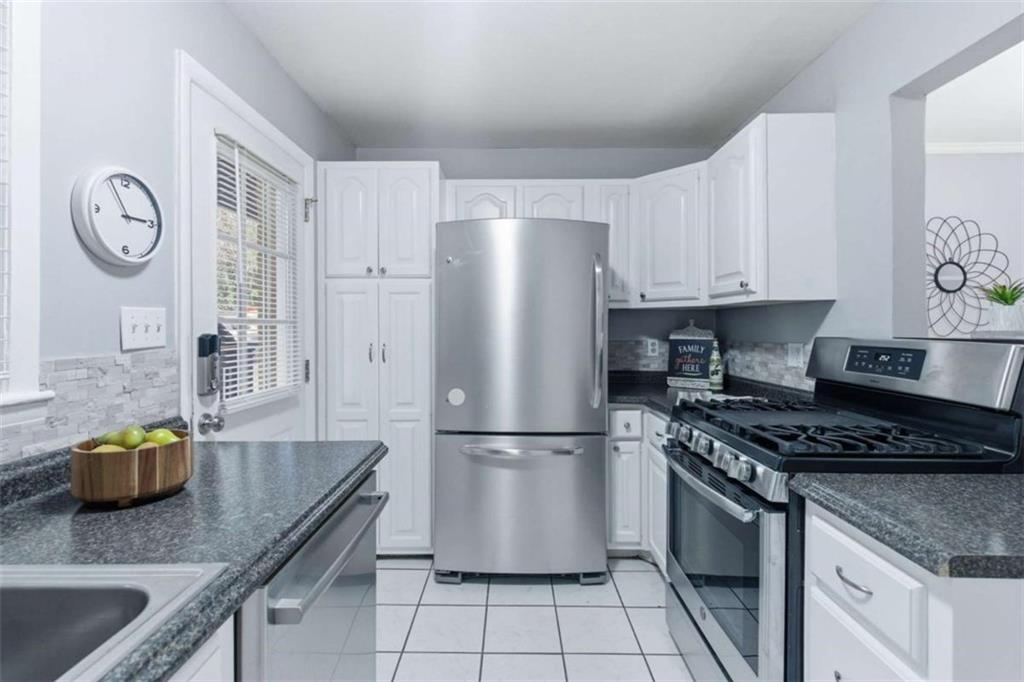 1010 Scott Boulevard, Unit B1 Decatur, GA 30030 - Photo 2 of 20 a kitchen with granite countertop a refrigerator and a stove top oven