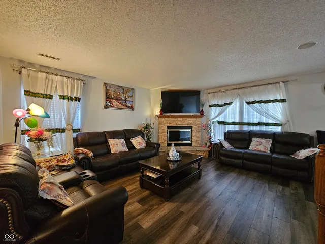 $2,300 | 10633 Cyrus Drive, Indianapolis, IN 46231