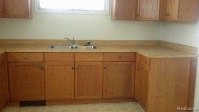774 Sumpter Road Belleville, MI 48111 - Photo 5 of 6 774 Sumpter 784.jpg