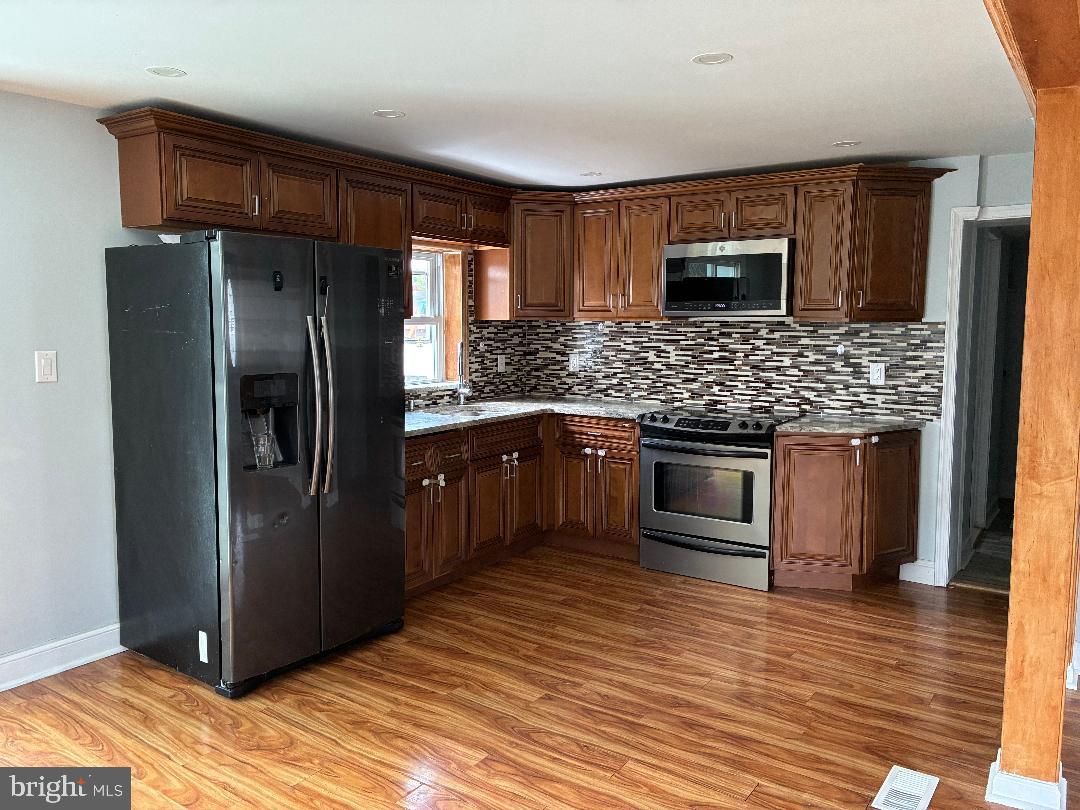121 Walnut Avenue Croydon, PA 19021 - Photo 12 of 32 Kitchen