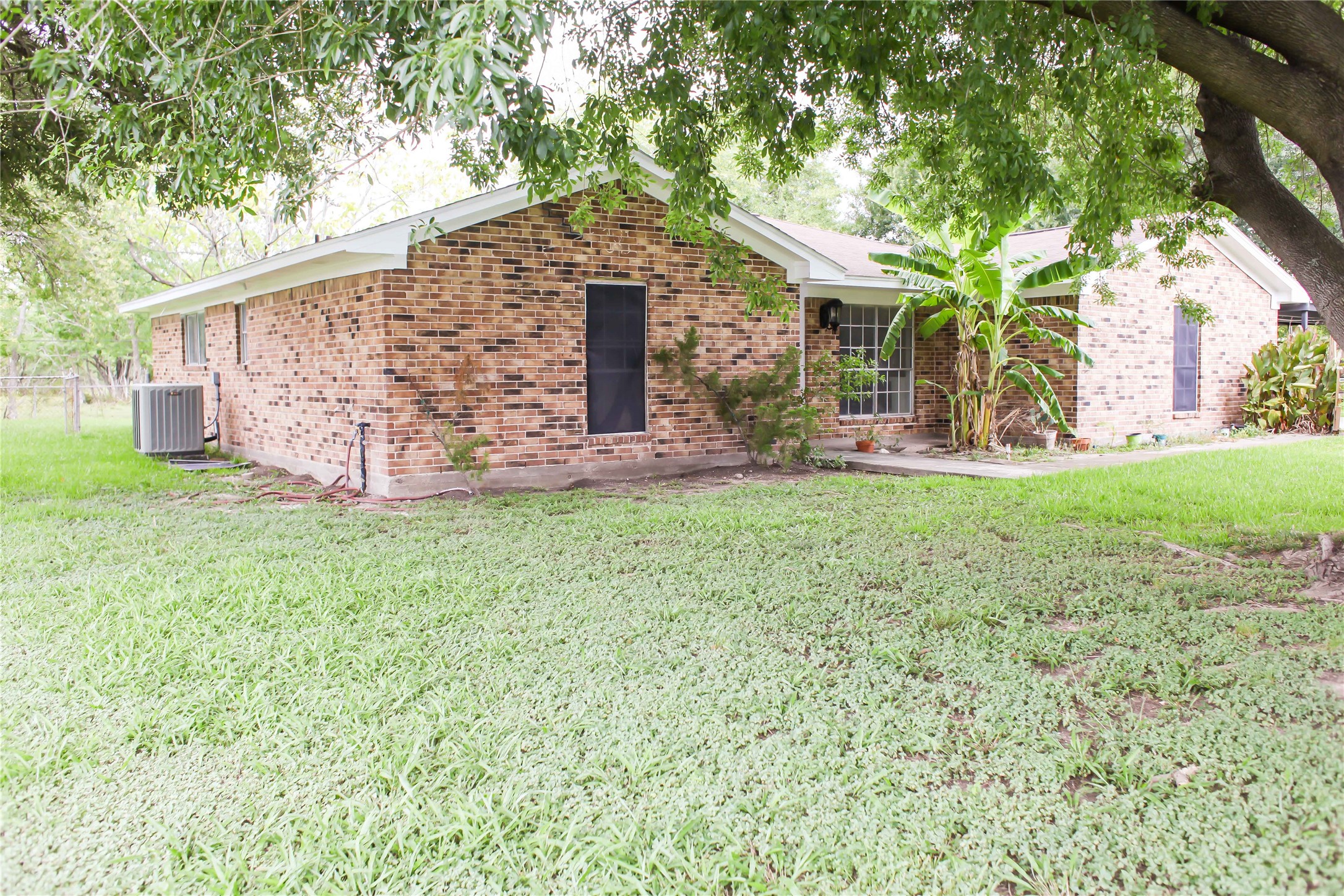 912 Robinson Road La Porte, TX 77571 - Photo 2 of 39 a view of a house with a yard and sitting area
